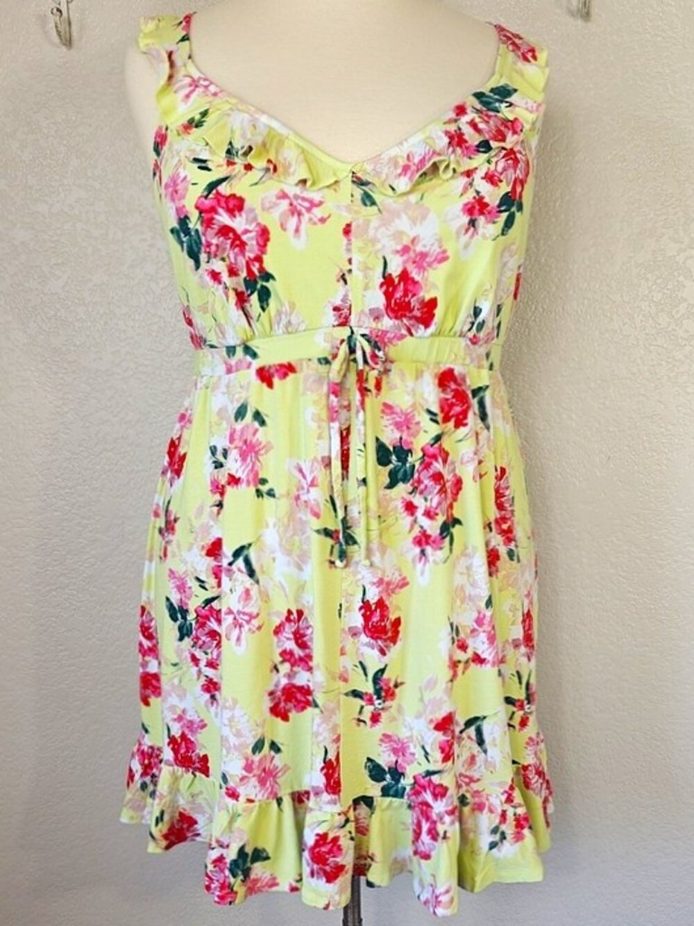 Cacique 3X 22/24 Chemise Ruffle Sweetheart Neckline Chartreuse Yellow Red Roses
